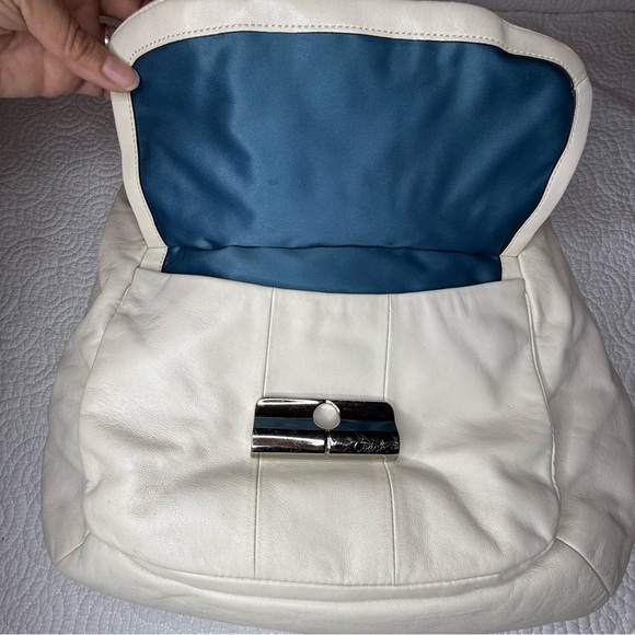 Coach Cream Leather Bag with Blue Lining - Picture 2 of 11